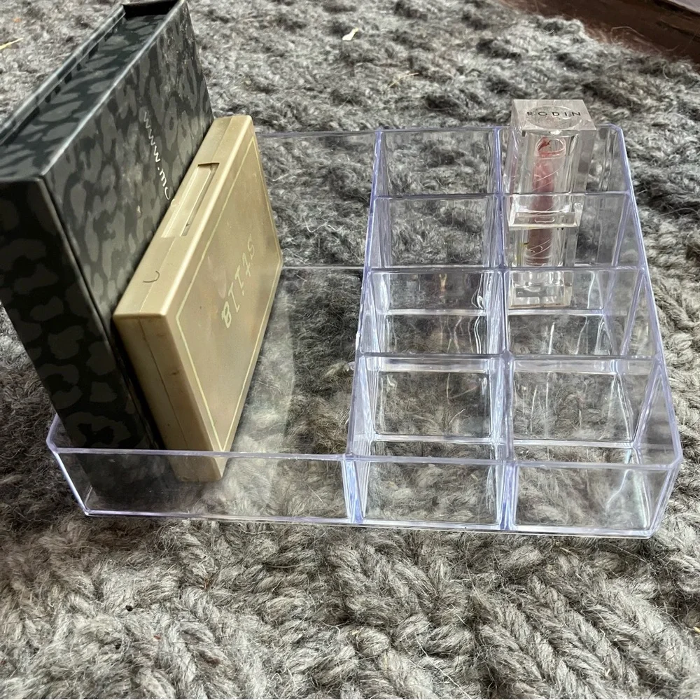 Lipstick and Palette Organizer